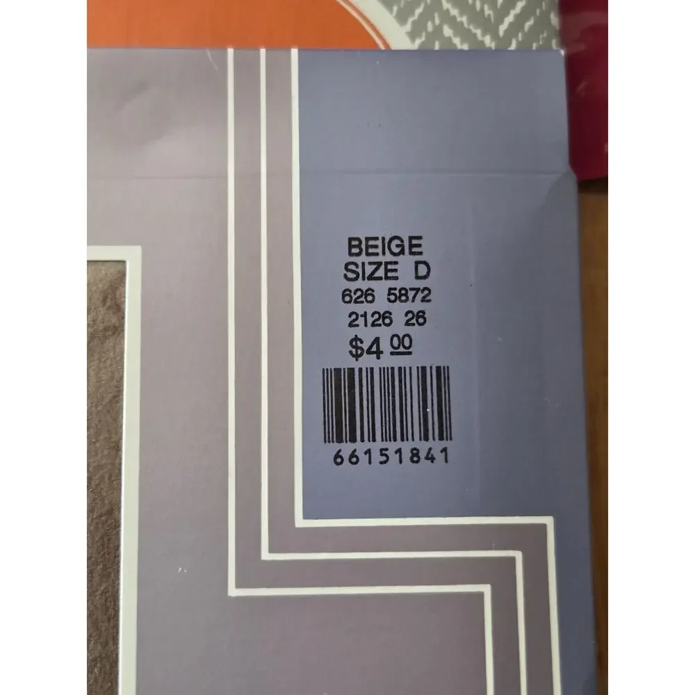 Gloria Vanderbilt DaySheer Pantyhose Reinforced Toe Beige Size D Sheer